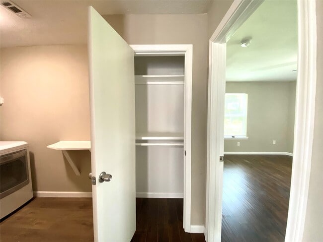 Building Photo - 4411 Buena Vista St