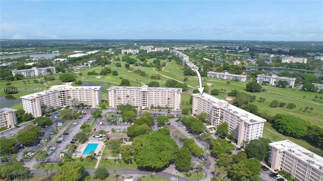 Building Photo - 2661 S Course Dr