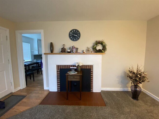 Building Photo - 2404 S Eunice St