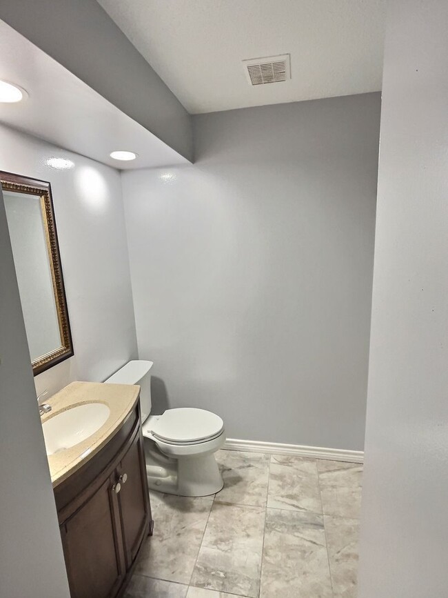 Building Photo - Spacious 4 bedroom home in Ocean Springs!