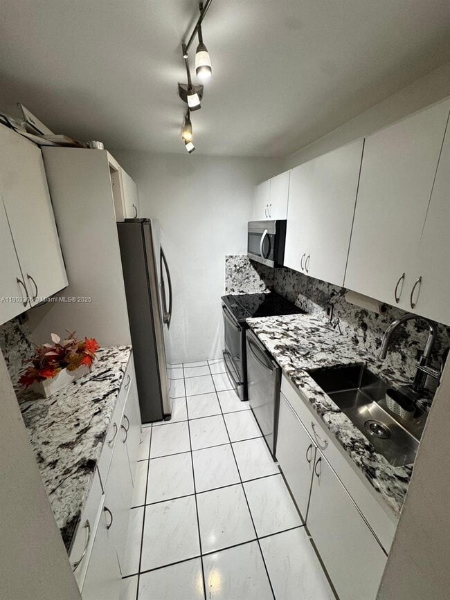 Building Photo - 10500 SW 108th Ave