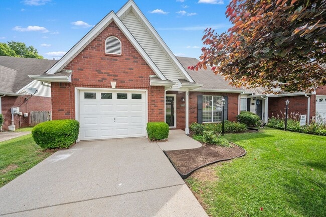 Building Photo - Black Fox Crossing Townhome
