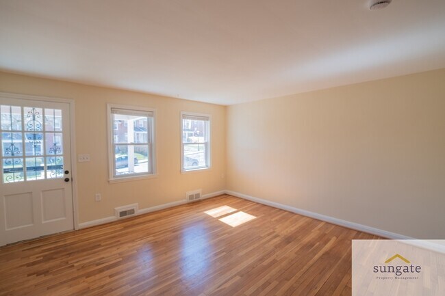 Building Photo - 1444 Meridene Dr