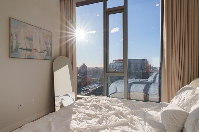 Building Photo - 35-32 Leavitt St