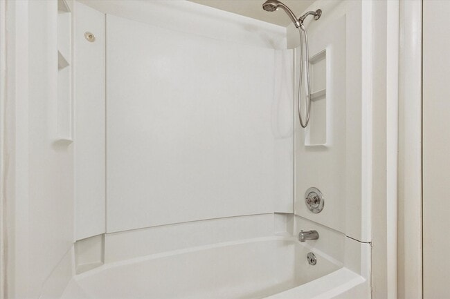 Building Photo - Goshen Valley 2 Bedroom 1 Bathroom Condo Available Now!