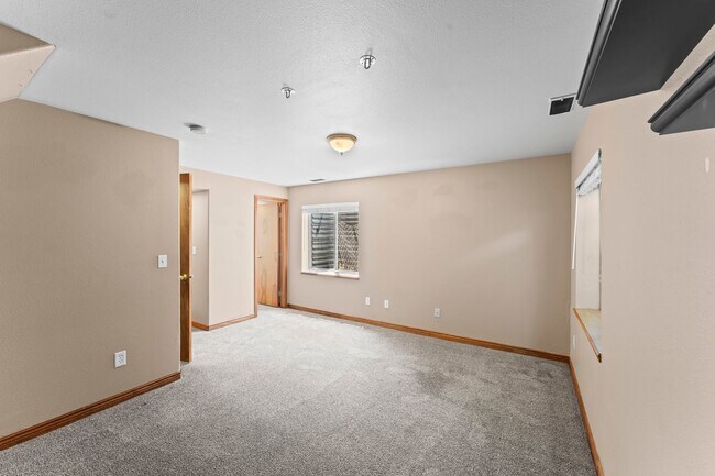 Building Photo - Beautiful 4 Bedroom Broadmoor Glen home - (D12 Schools)