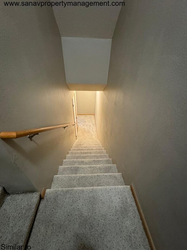 Building Photo - Prime West Des Moines Location with Waukee Schools – Near Everything You Need