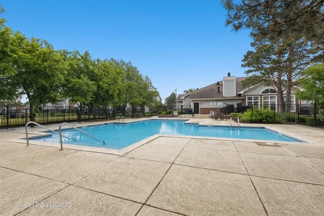 Building Photo - 99 Kensington Cir