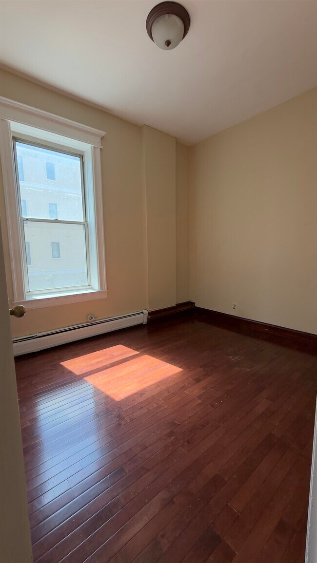 Building Photo - 628 Palisade Ave