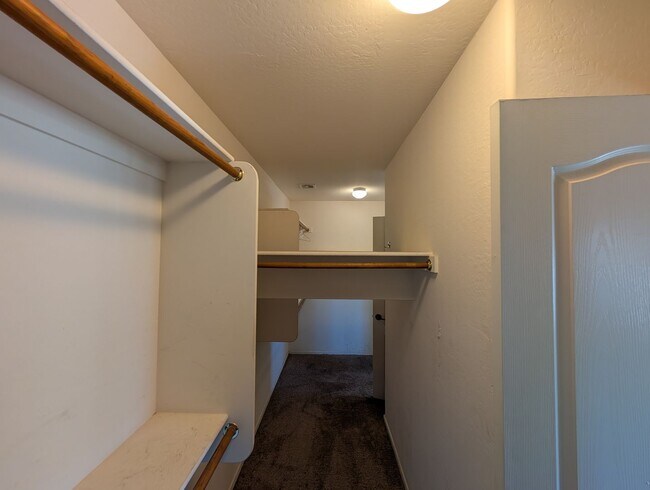 Building Photo - 4 Bedroom 2.5 Bathroom Gate Copper Canyon ...