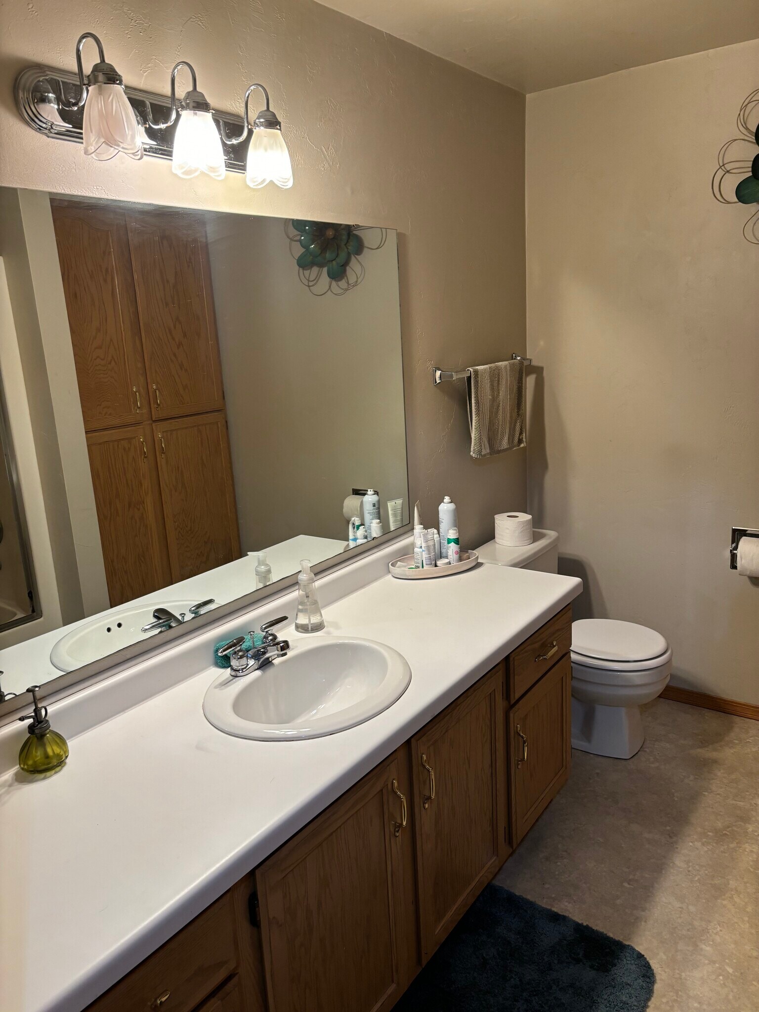 Building Photo - 2059 Schanock Dr