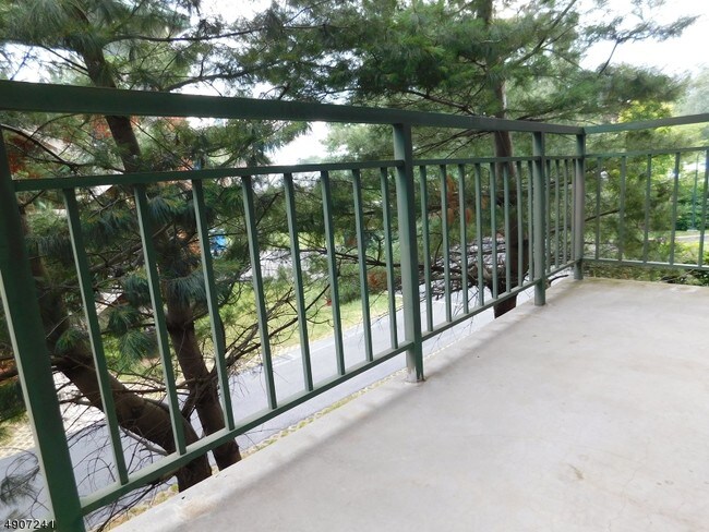 Building Photo - 300 Main St