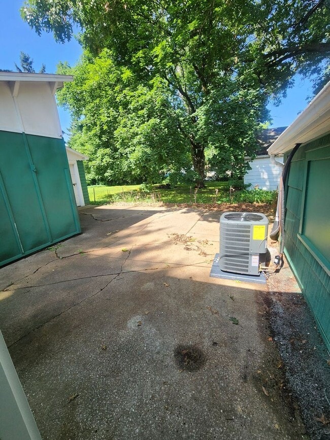 Building Photo - Now leasing for July 1st!