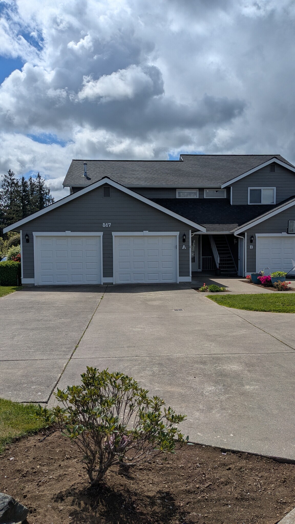 Large 2 Car Garage - 517 Main Place