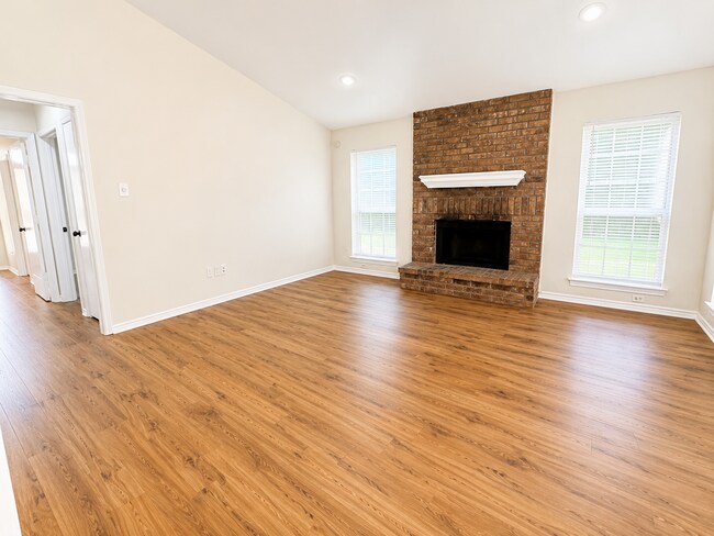 Building Photo - 3125 Tudor Ln