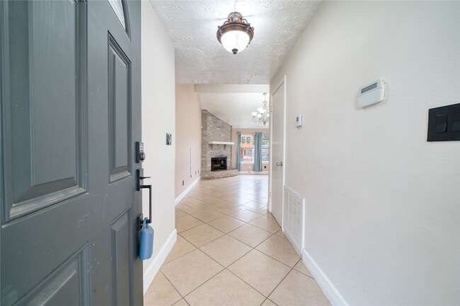 Building Photo - 1323 Oakengates Dr