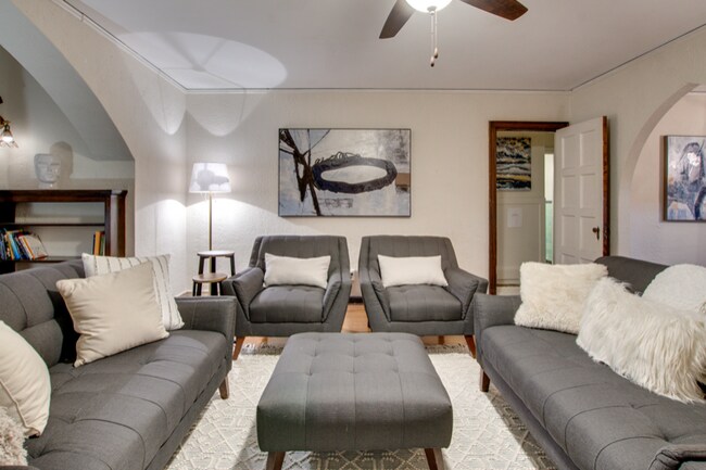 Building Photo - 131 S 39th St