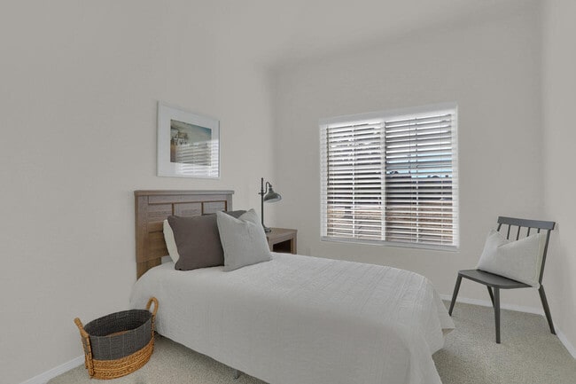 Second Bedroom or Office / Study - 5512 Sonnet Hts