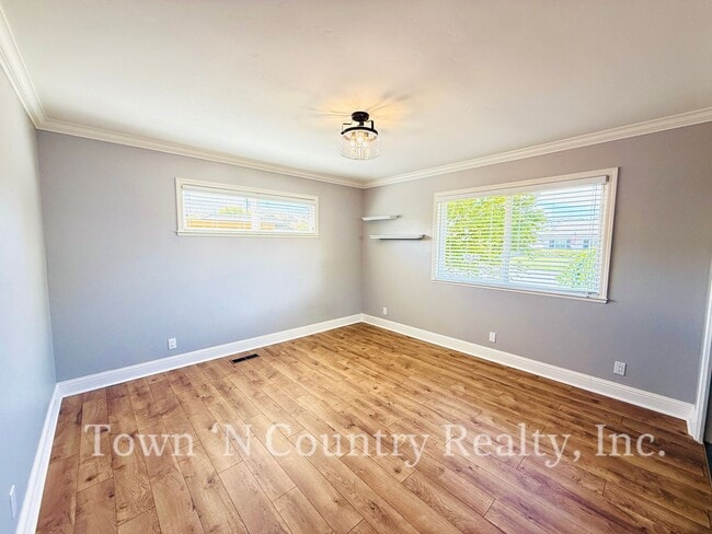 Building Photo - 22369 Ferdinand Ct