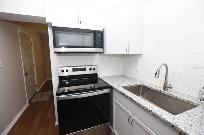 Building Photo - 636 Winfree Ave