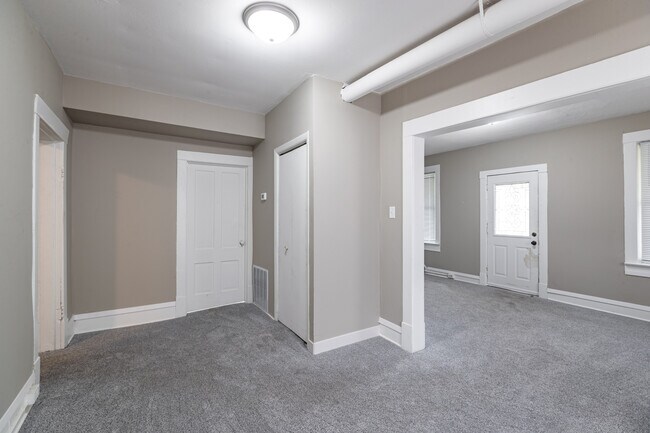 Building Photo - 324 Copeland Ave