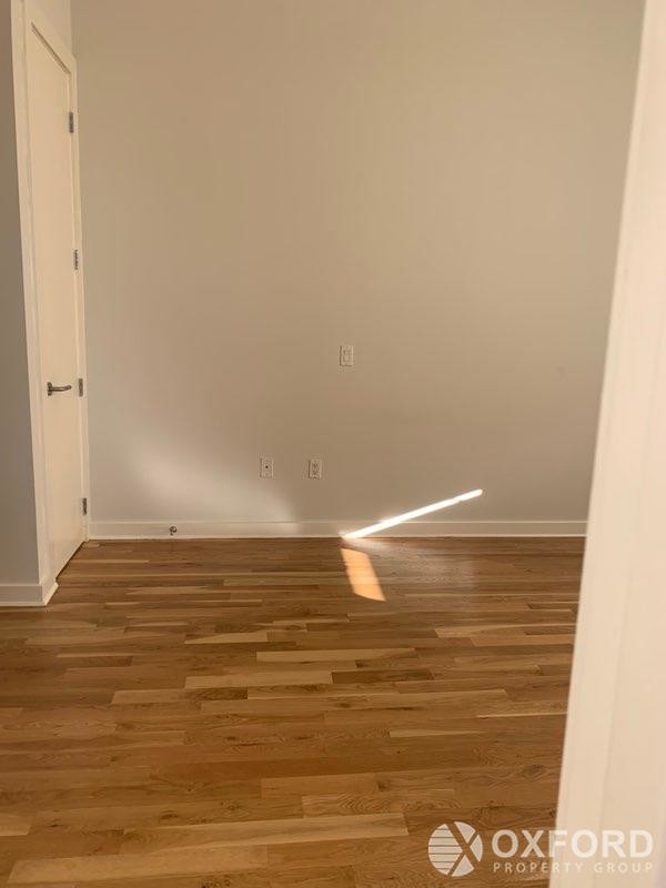 Building Photo - 71-13 60th Lane