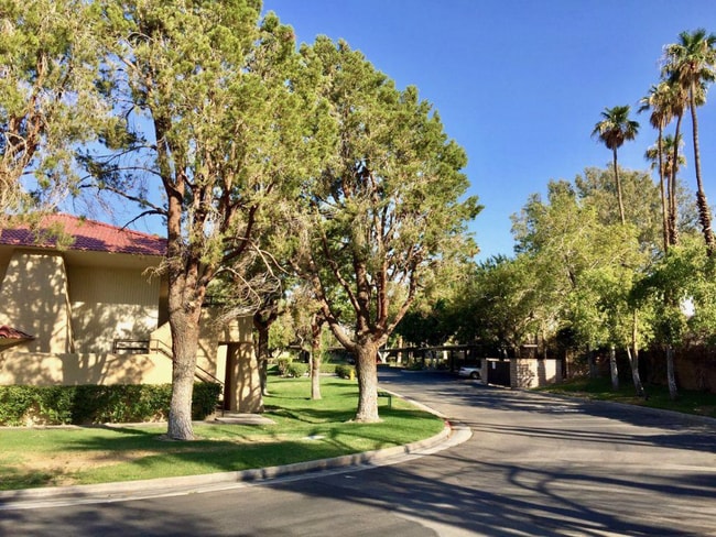 Building Photo - 685 N Ashurst Ct