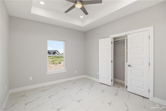 Building Photo - 13 Fairway Dr