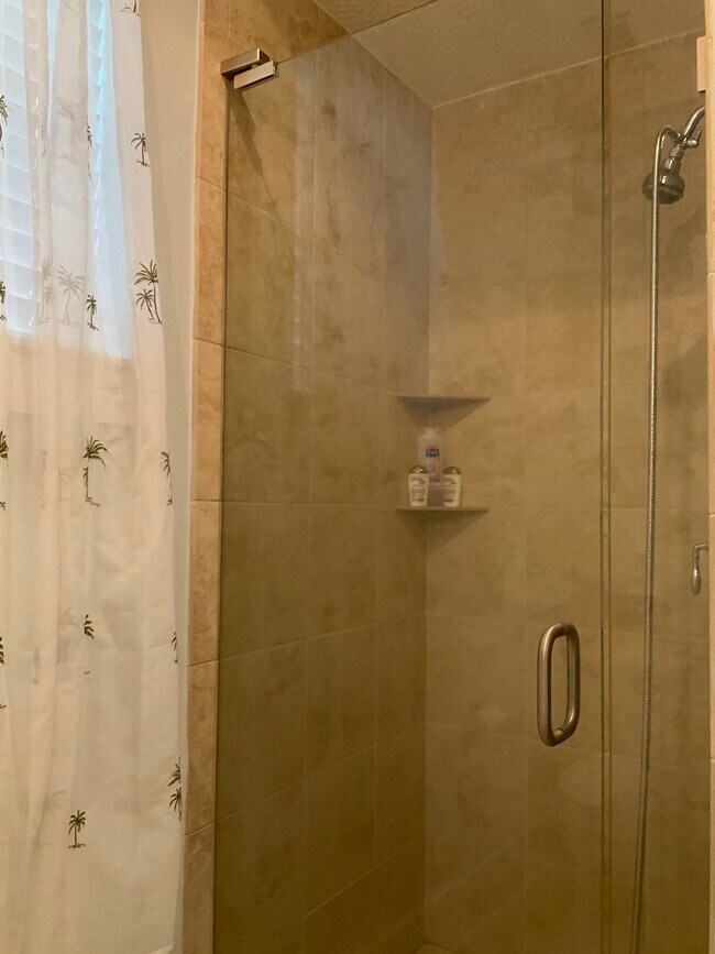 Building Photo - 335 Ahern St