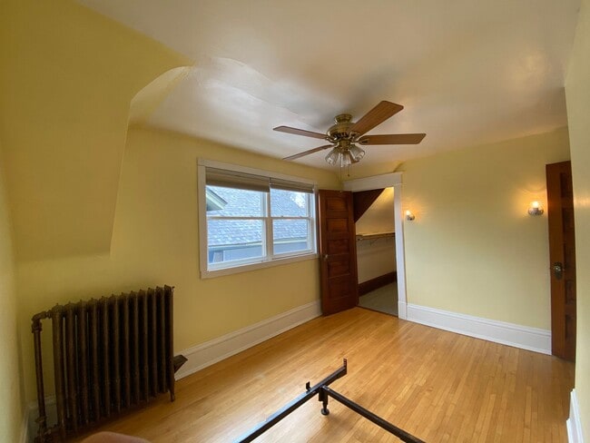Building Photo - Single Family Home w/ Garage in Daytons Bl...