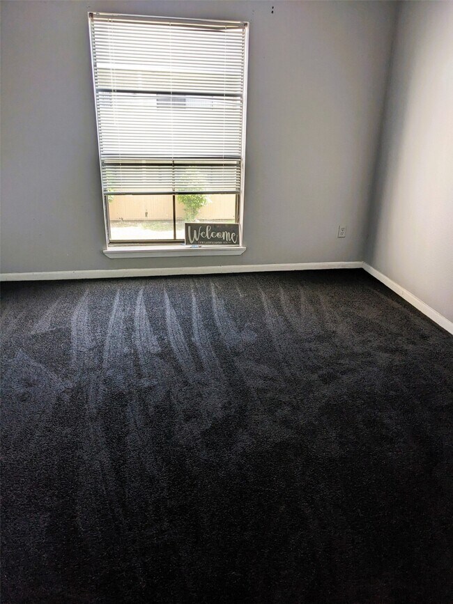 Building Photo - 8421 Hearth Dr