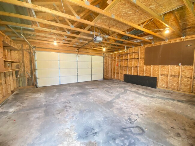 Building Photo - 3 Bedroom Home in Hammond