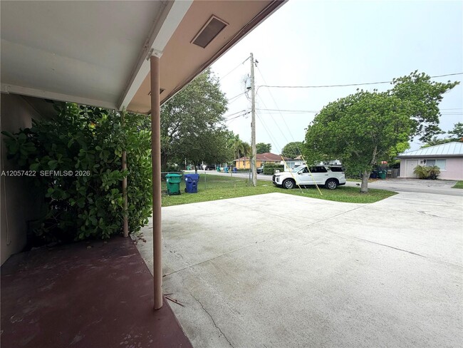 Building Photo - 16921 SW 94th Ave