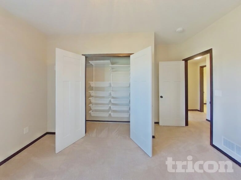 Building Photo - 1341 Meadow Ln