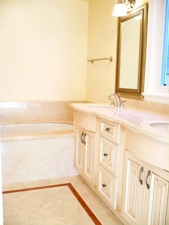 Master bath dual sinks - 1540 S Bentley Ave