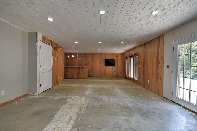 Building Photo - 3 Bedroom 2 Bathroom Home in Kingsport, TN