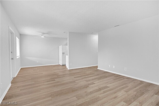 Primary Photo - 4627 Bayshore Dr