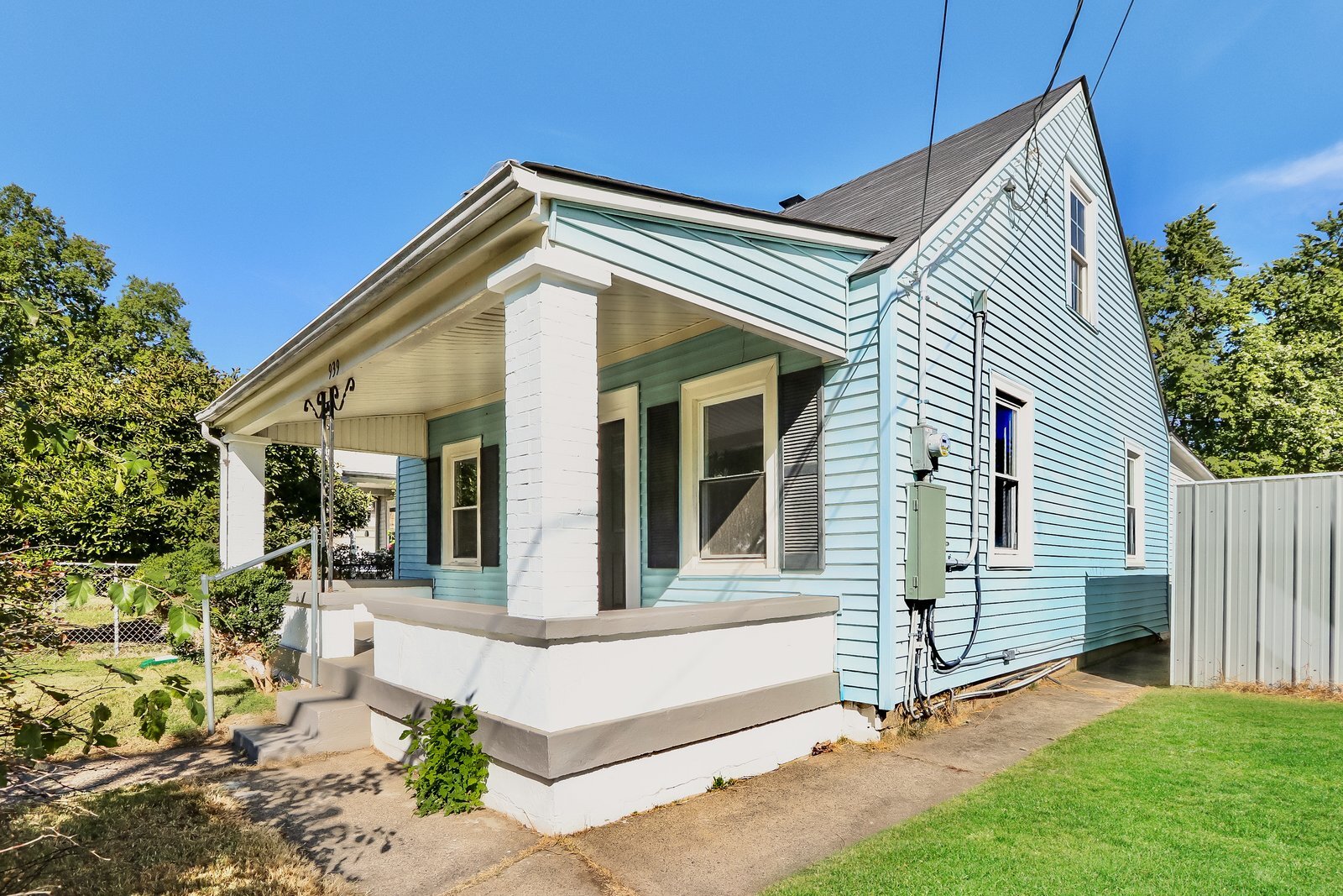 Building Photo - 939 W Florence Ave