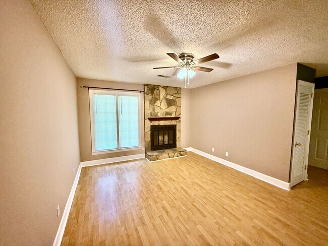Building Photo - 1 Bedroom Condo On Chapman Mountain