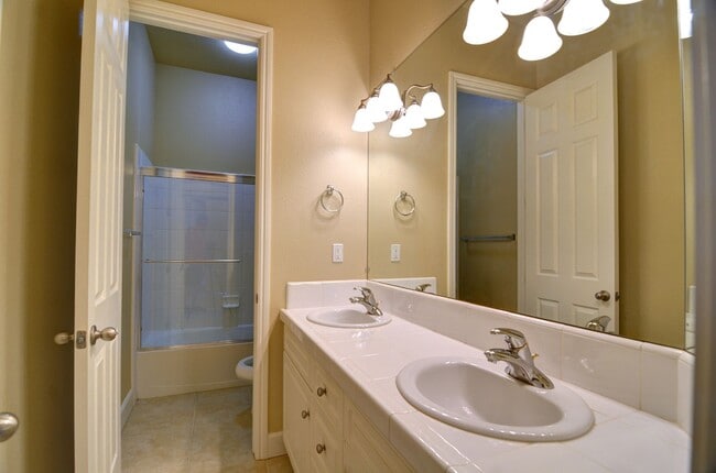 Building Photo - Immaculate Home off of Shepherd & Locan