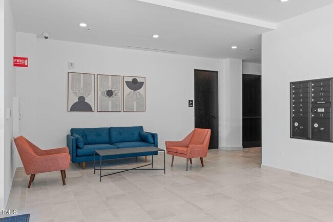 Building Photo - **OFFERING 50% OFF THE FIRST MONTH'S RENT*...