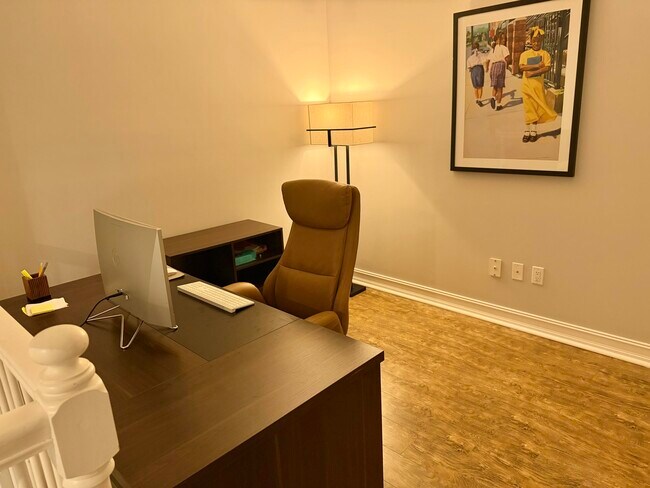 Building Photo - 2609 NE 14th Ave