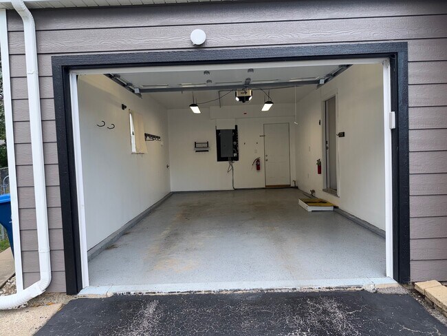 Building Photo - 303 Lee Ct