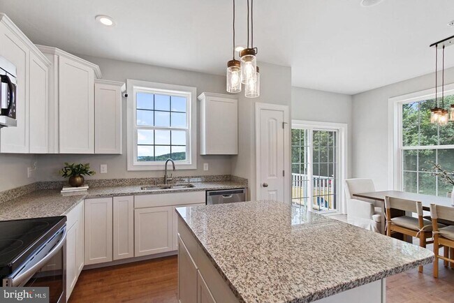 Building Photo - 333 Avon Dr