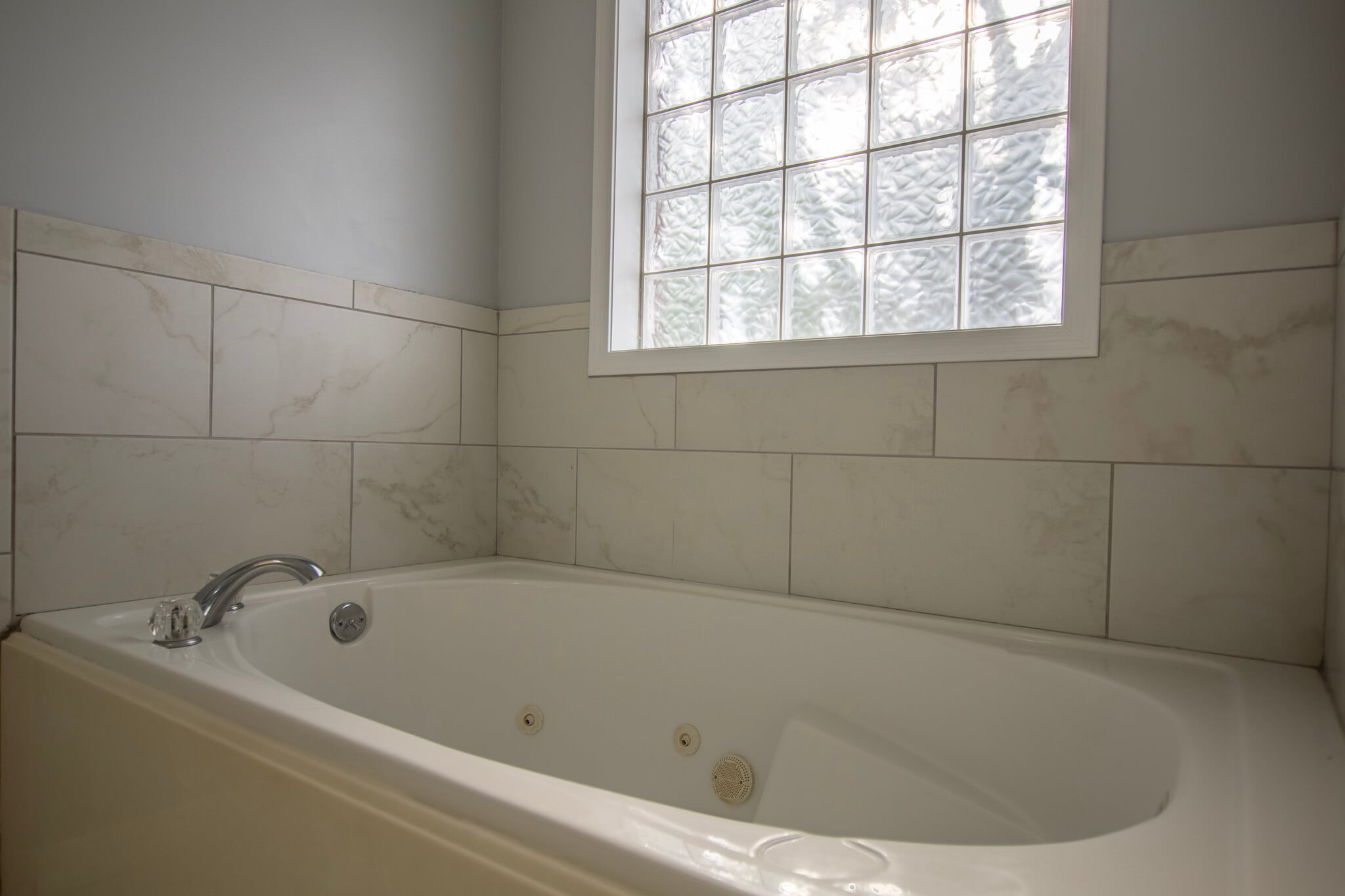 Master Bathroom - Jetted Tub - 106 Hanover Cove