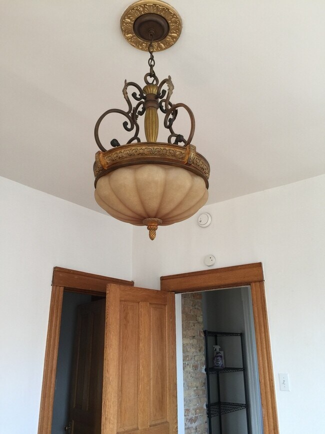 Building Photo - 3448 W Drummond Pl