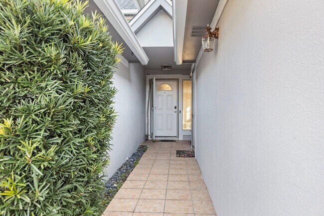 Building Photo - Brooks Landing