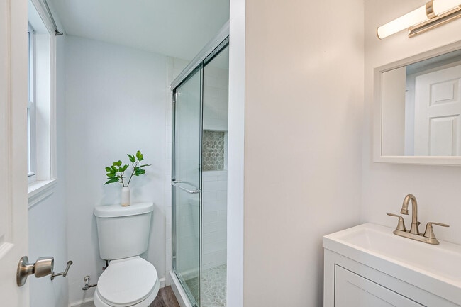 Building Photo - 364 Brightwood Ave