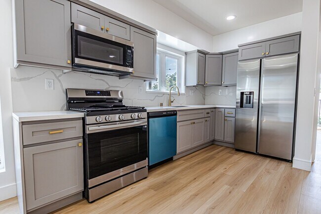 Building Photo - 2055 S Garth Ave