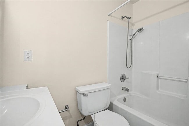 Building Photo - 511 S 6th St